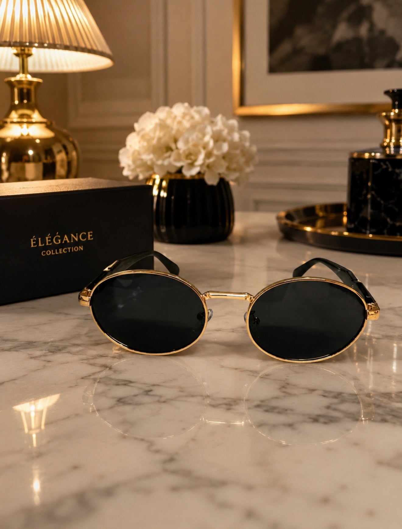 lentes de sol  modernos negros con detalles dorado